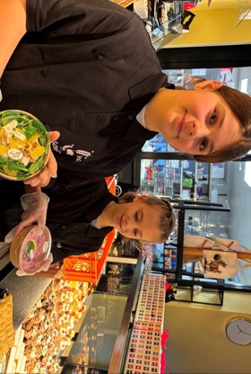 … an dem viel geknetet, dekoriert und gemäschelt wurde», schreibt Yvonne Schneider.