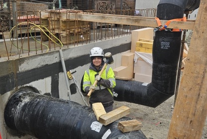 Die Stutz Baggerunternehmung aus Trüllikon hatte mit Nils am Zukunftstag zünftige Verstärkung.
