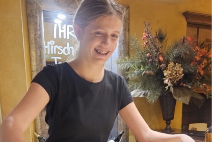 … während Julia tatkräftig im Service mithalf.